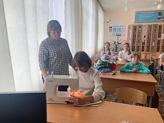 Аркадакские школьники с учителями собрали гумпомощь бойцам