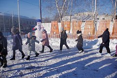 Аркадакские школьники весело отметили день рождения Снеговика