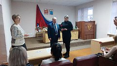Семьям погибших защитников Отечества из Аркадакского района вручили памятные знаки