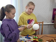Кружковцы Районного дома культуры готовятся поздравить бабушек с их приближающимся праздником