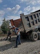 В Новосельском укладывают новый асфальт 