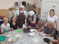 В Центре соцобслуживания учились готовить полезные конфеты