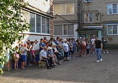 Аркадакские артисты посвятили свои творческие номера жителям улицы Каплунова
