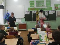 Сотрудники Аркадакской Госавтоинспекции напомнили младшим школьникам о безопасности на зимней дороге