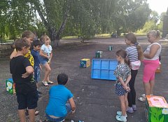 Работники Подгоренского сельского Дома культуры организовали для детей спортивно-игровой праздник