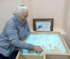 В Центре соцобслуживания для представителей старшего поколения прошел мастер-класс по бисероплетению