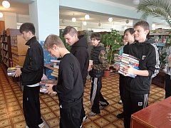 Аркадакские студенты познакомились с работой библиотекаря