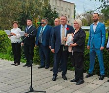 Сегодня состоялось торжественное событие - обновили районную Доску почёта