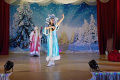 Районный конкурс «Дед Мороз и Снегурочка-2025»: артистизм и праздничное настроение