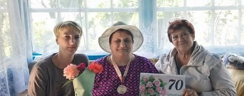 Вера Коновалова из Красного Знамени принимала поздравления с 70-летием