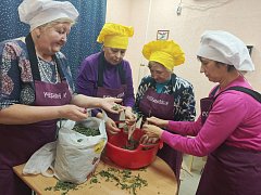 Ароматный привет послали аркадакские "серебряные" волонтёры бойцам на передовую