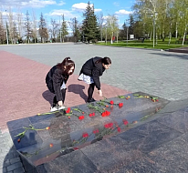  Ученицы Ивановской школы побывали перед Днём Победы в Саратове