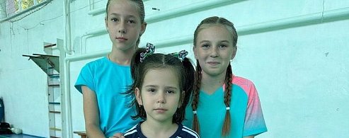 В секции по мини  футболу ДЮСШ Аркадака пополнение — к команде присоединились ещё две девочки! 