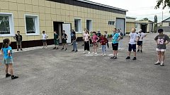 От бассейна до игр на свежем воздухе: как проходит лето у аркадакских школьников