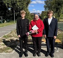Школьники Аркадакского района поблагодарили ветеранов педагогического труда  