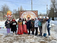 Сотрудники аркадакского районного соцучреждения весело отпраздновали Масленицу