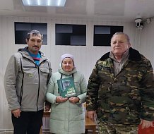 В Аркадакском районе родным погибших бойцов вручили Книги памяти