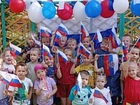 Триколор в детских ладошках