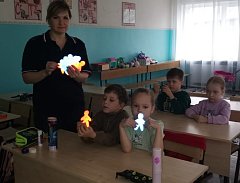 Аркадакские дошколята освоили правила дорог и светоотражатели