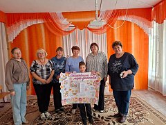 В Аркадаке первоклассники поздравили своих любимых воспитателей с профессиональным праздником