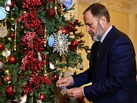 Полномочный представитель Президента Российской Федерации Игорь Комаров принял участи в акции «Елка желаний-2025»