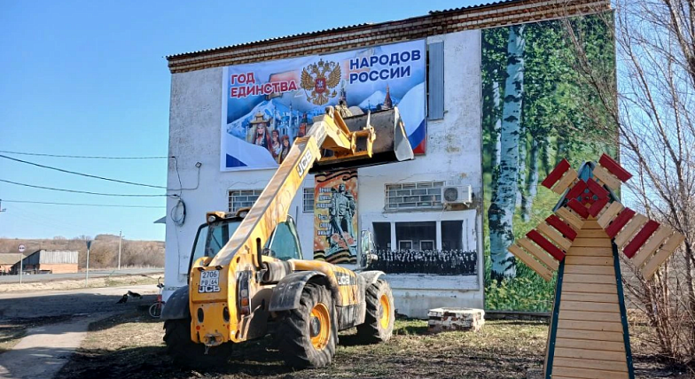 Краснознаменцы дружно наводят порядок в селе