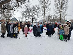 Всемирный День Снеговика отметили в аркадакском центре социального обслуживания населения