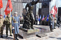 В Парке Победы имена пятерых погибших участников СВО из Аркадакского района занесли на мемориал памяти