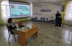 Директор аркадакского кинотеатра «Мир» Наталья Старостина выступила на областном семинаре работников киноотрасли