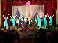 Мелодии весны и слова благодарности звучали для аркадачек с районной сцены