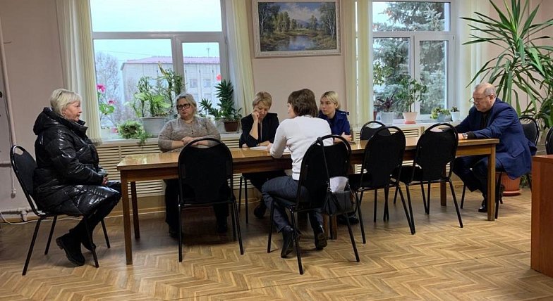 На приёме у главы района решались вопросы благоустройства и привоза дров 