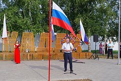 В Аркадаке славили российский триколор, пели патриотические песни, вручали паспорта школьникам