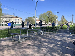 Субботник в сквере «Юность»: вместе — за комфорт и уют города