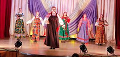 Первомайские праздники начались в Аркадаке с юбилея  ансамбля «Родник» 