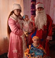 Дед Мороз и Снегурочка подарили аркадакским детям яркие эмоции 