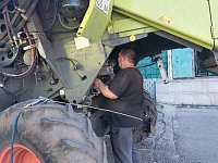 Земледельцы Аркадакского района ведут уход за посевами и готовятся к уборке урожая