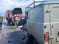 Под Аркадаком КамАЗ сбил встречный УАЗ после заноса на мокрой дороге