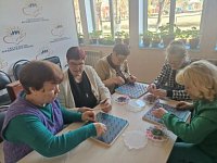 Тренируем память и воображение: жительницы Семёновки осваивают геоборд