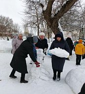 Всемирный День Снеговика отметили в аркадакском центре социального обслуживания населения