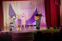 Мелодии весны и слова благодарности звучали для аркадачек с районной сцены