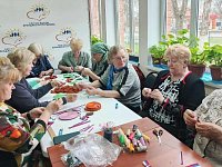 Аркадакские волонтёры создавали символы Победы своими руками