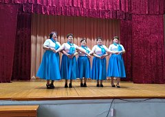 Краснознаменский хор выступил на баклушинской сцене