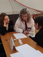 Школьники региона проверили свои знания в интеллектуальной игре «Что? Где? Когда?»