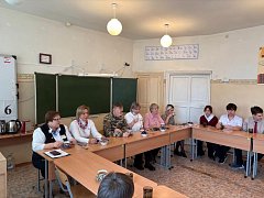 В школе №1 Аркадака для старшеклассников провели урок мужества «Не ради славы и наград»