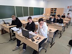 Школьники Саратовской области сразились в управлении дронами 