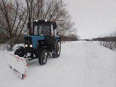 В Краснознаменском МО идёт уборка снега на дорогах к сёлам, а также на улицах населённых пунктов