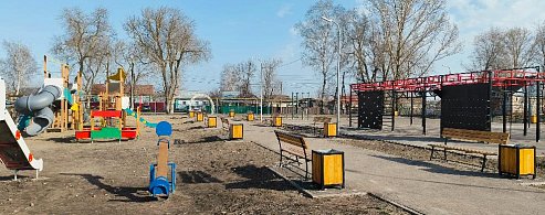 В Аркадаке продолжается благоустройство сквера на улице Льва Толстого