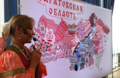 Сельская мастерица Людмила Зенина вышила карту Аркадакского района 