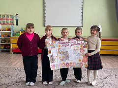 В Аркадаке первоклассники поздравили своих любимых воспитателей с профессиональным праздником