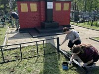 Аркадакцы благоустроили могилы ветеранов